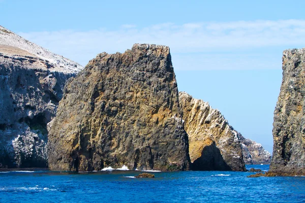 Rock poblíž anacapa ostrov, Normanské ostrovy národní park, Kalifornie, usa — Stock fotografie