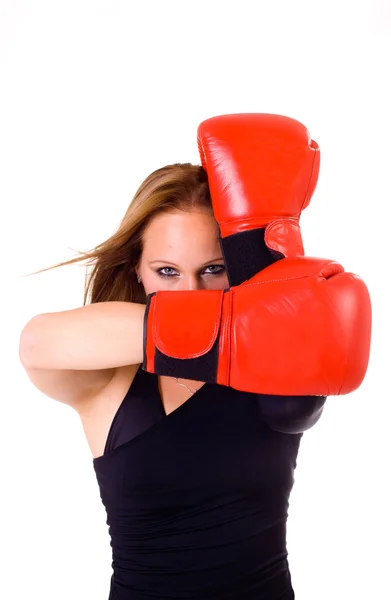 Menina caucasiana atraente praticando boxe, isolado em fundo branco — Fotografia de Stock