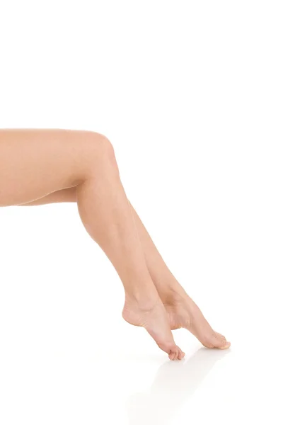 Belle gambe isolate su uno sfondo bianco — Foto Stock