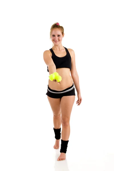 Unga attraktiva kaukasiska fitness kvinna med 3 tennisbollar — Stockfoto