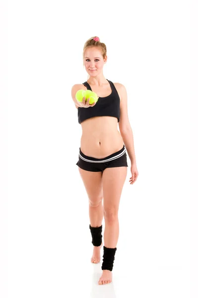 Unga attraktiva kaukasiska fitness kvinna med 3 tennisbollar — Stockfoto