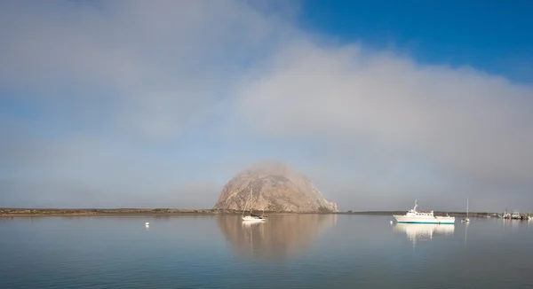 Морро-Рок и залив Морро, Биг-Сур, Калифорния, США — стоковое фото