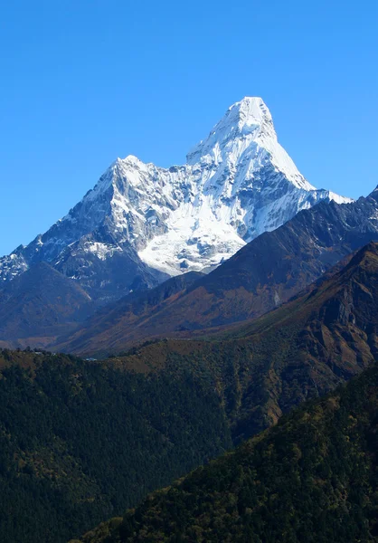 Himalayan mountain landscape, Nepal, Everest Region, Mt. Ama Dablam — Stock Photo, Image