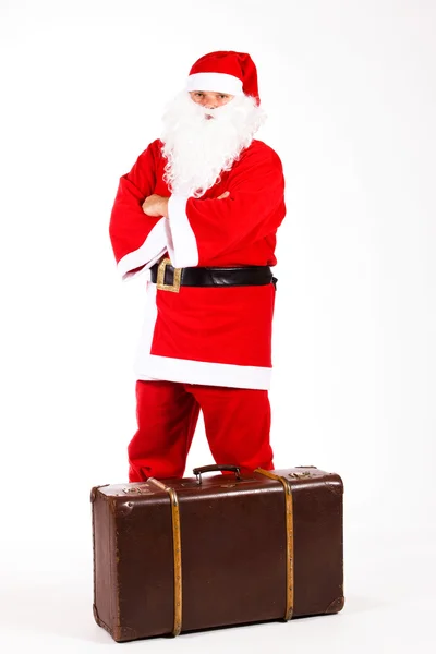 Vánoční santa claus s velkým kufrem, izolované na bílém. — Stock fotografie