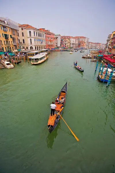 Venedik'te romantik kanal — Stok fotoğraf