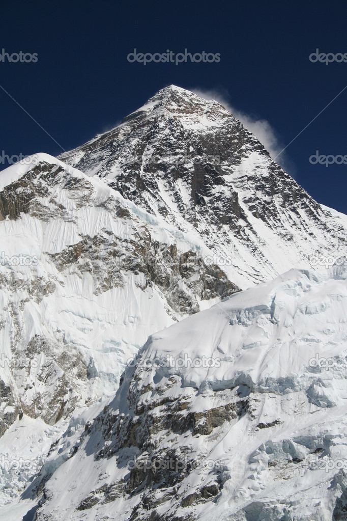 worlds highest mountain, mt everest (8850m) in the himalaya