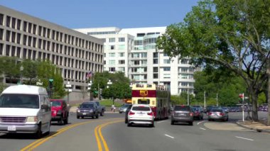 Washington D.C., ABD 'de yol trafiği, Mayıs 2022 dolaylarında.
