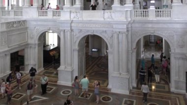 Kongre Kütüphanesi Binasında Büyük Salon (Thomas Jefferson Binası)).