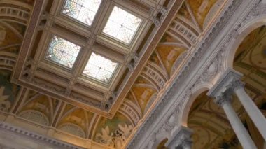 Kongre Kütüphanesi Binasında Büyük Salon (Thomas Jefferson Binası)).