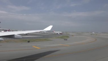 NEW YORK, ABD: New York havaalanında uçaklar