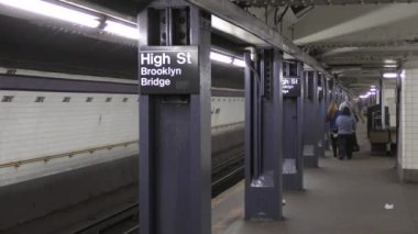 Brooklyn, New York 'taki Brooklyn Köprüsü Metro İstasyonu' nun görüntüleri.