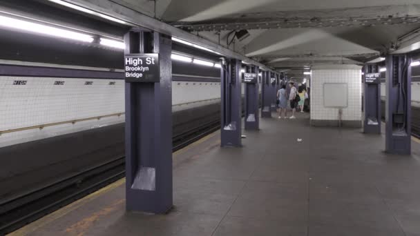 Πλάνα Από Σταθμό Brooklyn Bridge Του Μετρό Στο Μπρούκλιν Νέα — Αρχείο Βίντεο