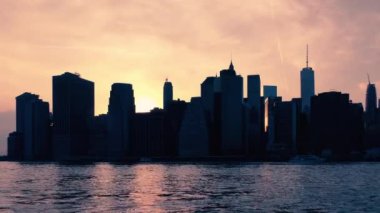 Manhattan silueti, Brooklyn, New York 'tan görüldüğü gibi.,