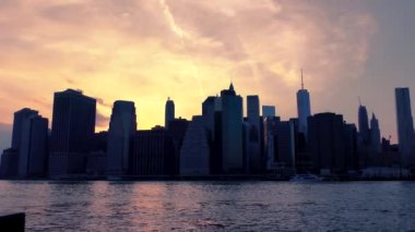 Manhattan silueti, Brooklyn, New York 'tan görüldüğü gibi.,