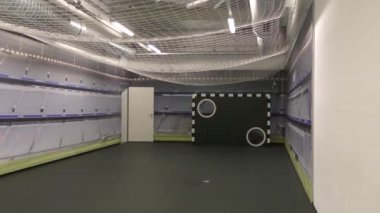 MUNICH, Almanya - 28 Haziran 2015 'te Almanya' nın Münih kentindeki Allianz Arena futbol stadyumundaki ısınma odası. Almanya 'nın en büyük üçüncü stadyumudur..