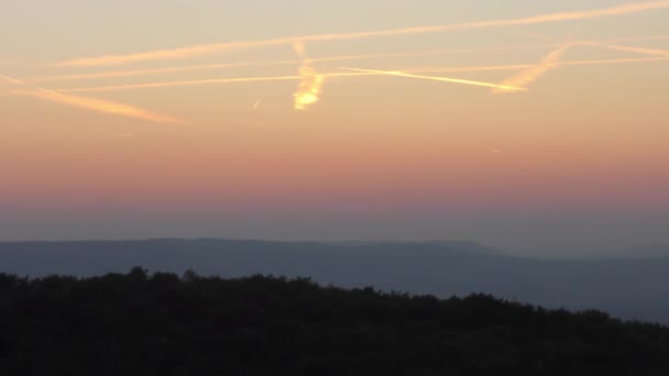 匈牙利山上日落的风景镜头 — 图库视频影像