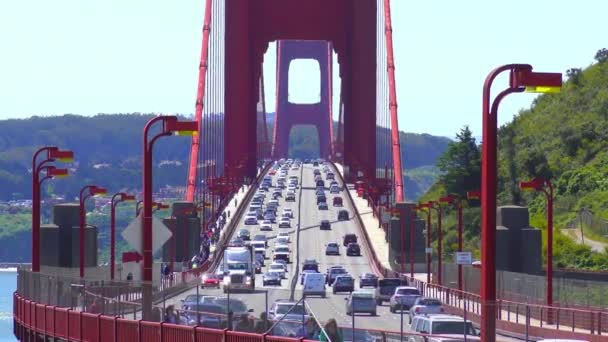 Trafiken Golden Gate Bridge San Francisco Kalifornien Usa Cirka April — Stockvideo