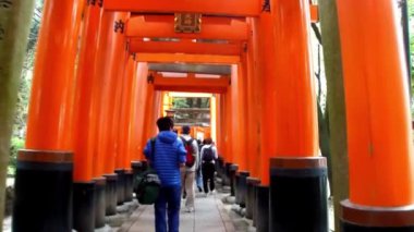 Japonya, Kyoto 'daki Inari tapınağının manzaralı görüntüleri