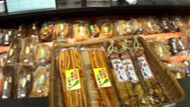 Japonya 'daki Nara kenti market raflarının güzel seyahat görüntüleri.