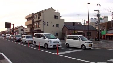 Tanabe, Wakayama, Japonya 'daki yol trafiğinin görüntüleri.