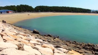 Tanabe, Japonya 'daki güzel plajın manzaralı görüntüleri.