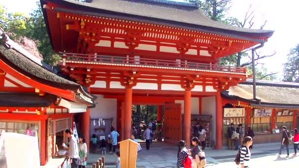 奈良県奈良市 2014年3月28日春日大社の建物2014年3月28日奈良県 春日神社とその周辺の春日山森林はユネスコの世界遺産に登録されています — ストック動画