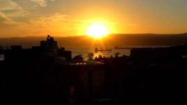 Akabe 'de (Ka' be 'de) günbatımı.