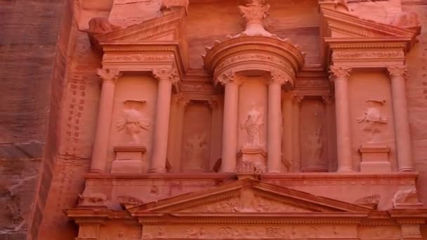 Petra Jordan Circa 2016 Low Angle View Facade Treasury Building — Wideo stockowe