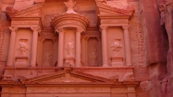 Petra Jordan Circa 2016 Low Angle View Facade Treasury Building — Stock video