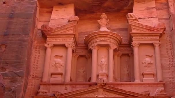 Petra Jordan Circa 2016 Low Angle View Facade Treasury Building — Stock video