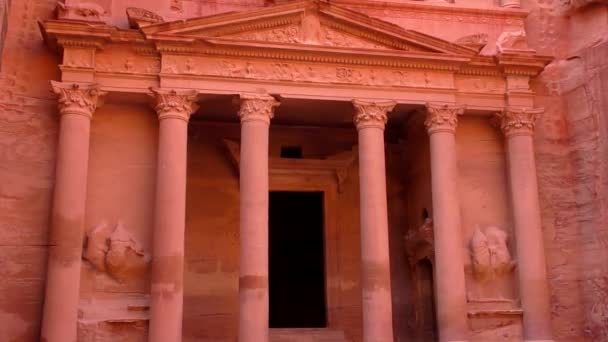 Petra Jordan Circa 2016 Low Angle View Facade Treasury Building — Vídeos de Stock