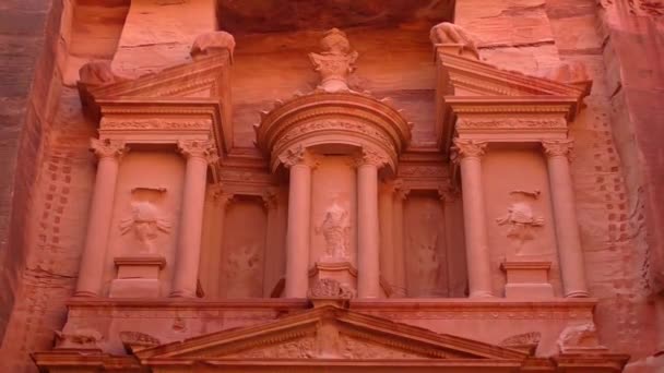 Petra Jordan Circa 2016 Low Angle View Facade Treasury Building — Vídeo de Stock