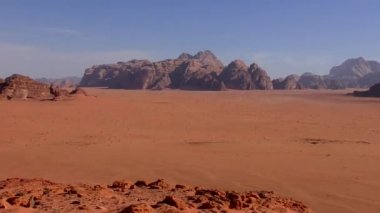 Ürdün Haşim Krallığı 'ndaki Wadi Rum Çölü' nün güzel manzarası, aynı zamanda Ay Vadisi olarak da bilinir.