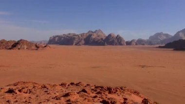 Ürdün Haşim Krallığı 'ndaki Wadi Rum Çölü' nün güzel manzarası, aynı zamanda Ay Vadisi olarak da bilinir.