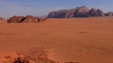 Ürdün Haşim Krallığı 'ndaki Wadi Rum Çölü' nün güzel manzarası, aynı zamanda Ay Vadisi olarak da bilinir.