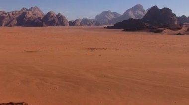 Ürdün Haşim Krallığı 'ndaki Wadi Rum Çölü' nün güzel manzarası, aynı zamanda Ay Vadisi olarak da bilinir.