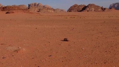 Ürdün Haşim Krallığı 'ndaki Wadi Rum Çölü' nün güzel manzarası, aynı zamanda Ay Vadisi olarak da bilinir.