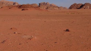 Ürdün Haşim Krallığı 'ndaki Wadi Rum Çölü' nün güzel manzarası, aynı zamanda Ay Vadisi olarak da bilinir.