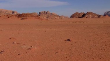 Ürdün Haşim Krallığı 'ndaki Wadi Rum Çölü' nün güzel manzarası, aynı zamanda Ay Vadisi olarak da bilinir.