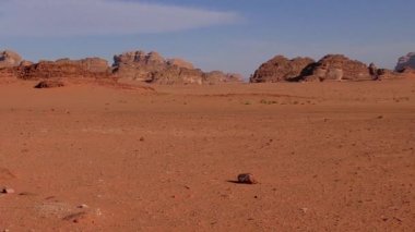 Ürdün Haşim Krallığı 'ndaki Wadi Rum Çölü' nün güzel manzarası, aynı zamanda Ay Vadisi olarak da bilinir.