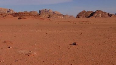 Ürdün Haşim Krallığı 'ndaki Wadi Rum Çölü' nün güzel manzarası, aynı zamanda Ay Vadisi olarak da bilinir.
