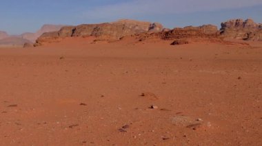 Ürdün Haşim Krallığı 'ndaki Wadi Rum Çölü' nün güzel manzarası, aynı zamanda Ay Vadisi olarak da bilinir.