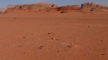 Ürdün Haşim Krallığı 'ndaki Wadi Rum Çölü' nün güzel manzarası, aynı zamanda Ay Vadisi olarak da bilinir.