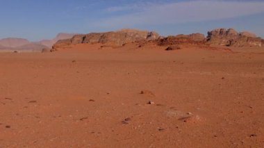 Ürdün Haşim Krallığı 'ndaki Wadi Rum Çölü' nün güzel manzarası, aynı zamanda Ay Vadisi olarak da bilinir.