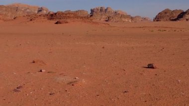 Ürdün Haşim Krallığı 'ndaki Wadi Rum Çölü' nün güzel manzarası, aynı zamanda Ay Vadisi olarak da bilinir.