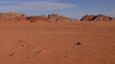 Ürdün Haşim Krallığı 'ndaki Wadi Rum Çölü' nün güzel manzarası, aynı zamanda Ay Vadisi olarak da bilinir.