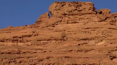 Ürdün Haşim Krallığı 'ndaki Wadi Rum Çölü' nün güzel manzarası, aynı zamanda Ay Vadisi olarak da bilinir.