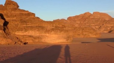 Ürdün Haşim Krallığı 'ndaki Wadi Rum Çölü' nün güzel manzarası, aynı zamanda Ay Vadisi olarak da bilinir.