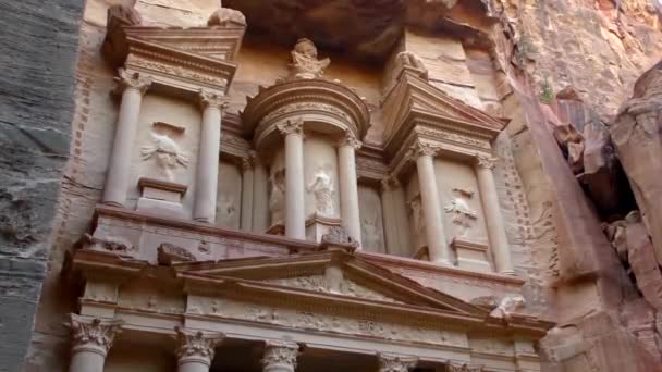 Petra Jordan Circa 2016 Low Angle View Facade Treasury Building — 图库视频影像