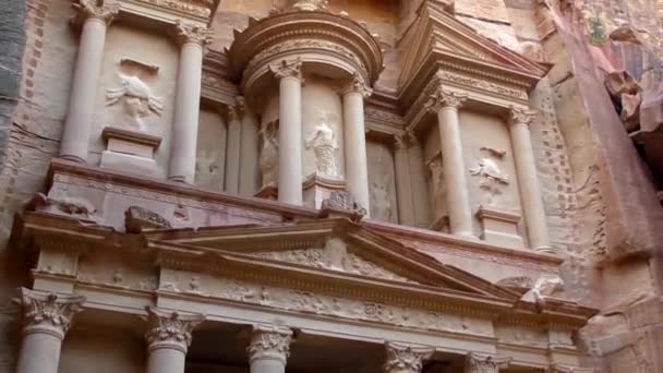Petra Jordan Circa 2016 Low Angle View Facade Treasury Building — Video